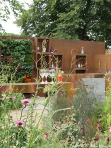 entertainment garden, lifestyle gardens. celebrating gin, hampton court 2018